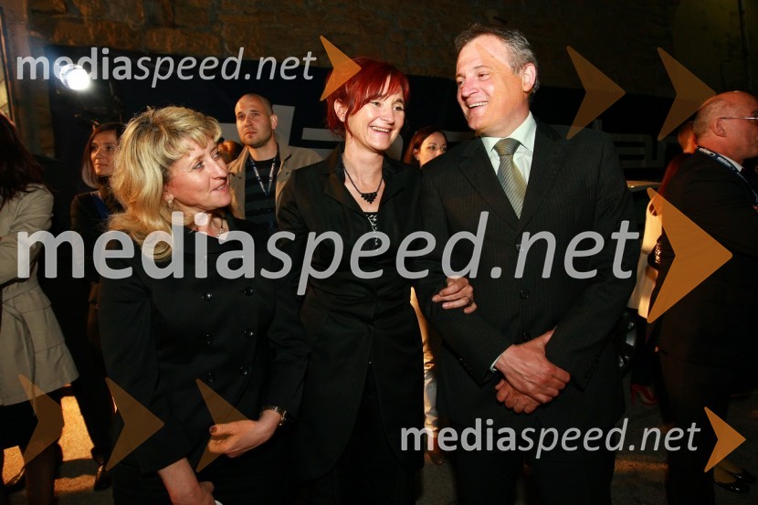 Amy Ferko, soproga Roberta Ferka ter Aleksander Svetelšek, predsednik uprave družbe Petrol d.d. in soproga SašaEkskluzivna predstavitev jadrnic Elan 350 R - Evolution in Elan impression 444 Evolution