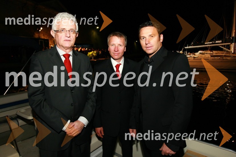 Dr. Pavel Gantar, predsednik Državnega zbora Republike Slovenije, dr. Robert Ferko, predsednik uprave podjetja Elan d.o.o. in Christian Mayer, nekdanji smučarEkskluzivna predstavitev jadrnic Elan 350 R - Evolution in Elan impression 444 Evolution