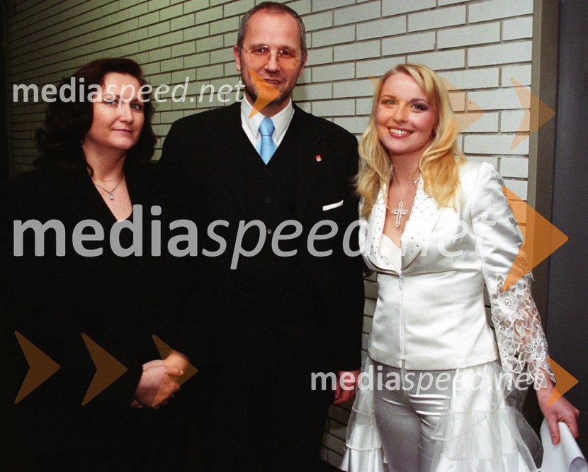 Boris Sovič, mariborski župan v letih 1998-2006 z ženo Ano in Simona Weiss, pevkaSimona Weiss, koncert