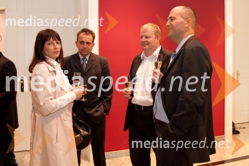 Klavdija Zrim, marketing Diners Club Magazine, Tomaž Pintarič, S3, Stane Mahkovec, direktor podjetja Sten in Matej Bregant, direktor podjetja Slowatch
Ura leta 2010