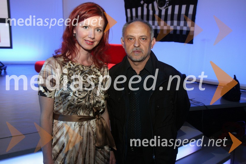 Metka Klajderič Kobler, lastnica agencije Vulcano models in Feri Lainšček, pisatelj  	 
	Sanje so večne, modni performans