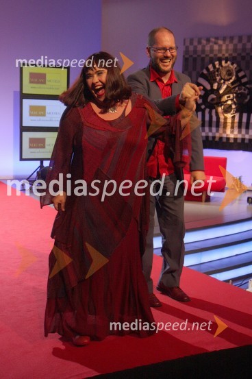 Mia Žnidarič, pevka in njen mož Steve Klink, glasbenikSanje so večne, modni performans