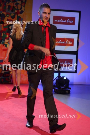 Denis Malačič, manekenSanje so večne, modni performans