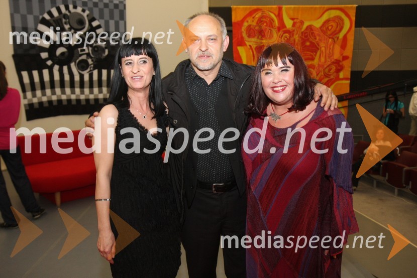 Cvetka Hojnik, scenografinja in stilistka, Feri Lainšček, pisatelj ter Mia Žnidaršič, pevkaSanje so večne, modni performans