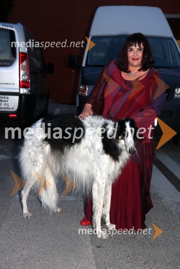 Mia Žnidaršič, pevkaSanje so večne, modni performans