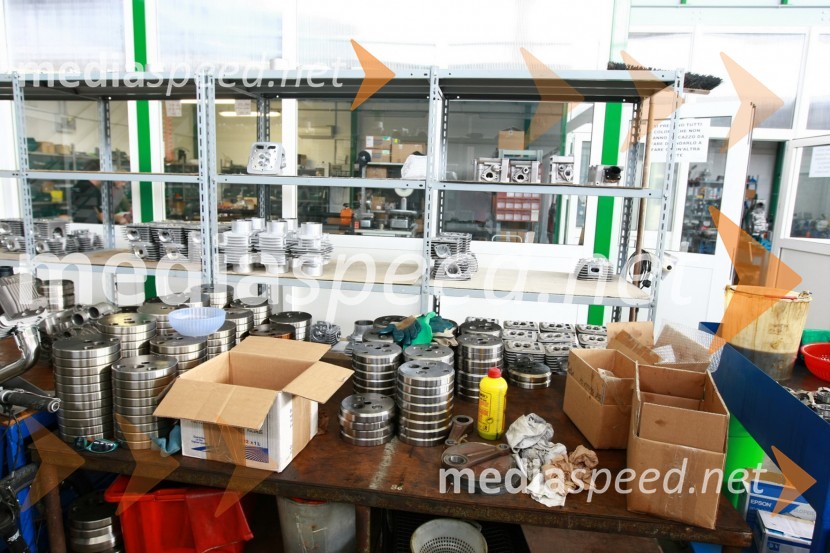 Tovarna za speedway in karting motorjeObisk tovarne za speedway in karting motorje GM