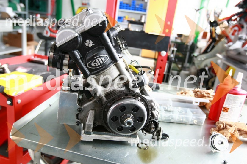 Tovarna za speedway in karting motorjeObisk tovarne za speedway in karting motorje GM