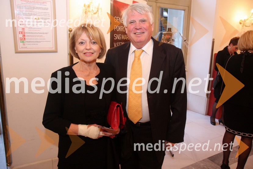 Prim. prof. dr. Erih Tetičkovič, predsednik Društva za varstvo in proti mučenju živali Maribor in njegova soprogaTosca, premiera opere v SNG Maribor