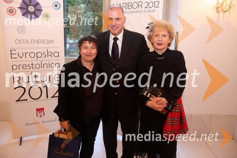 Dragica Petrovič, režiserka ter producentka in Jasmin Petan Malahovsky, hčerka Žarka Petana in predsednica Društva slovensko-škotskega prijateljstva ter soprog Aleksander MalahovskyTosca, premiera opere v SNG Maribor