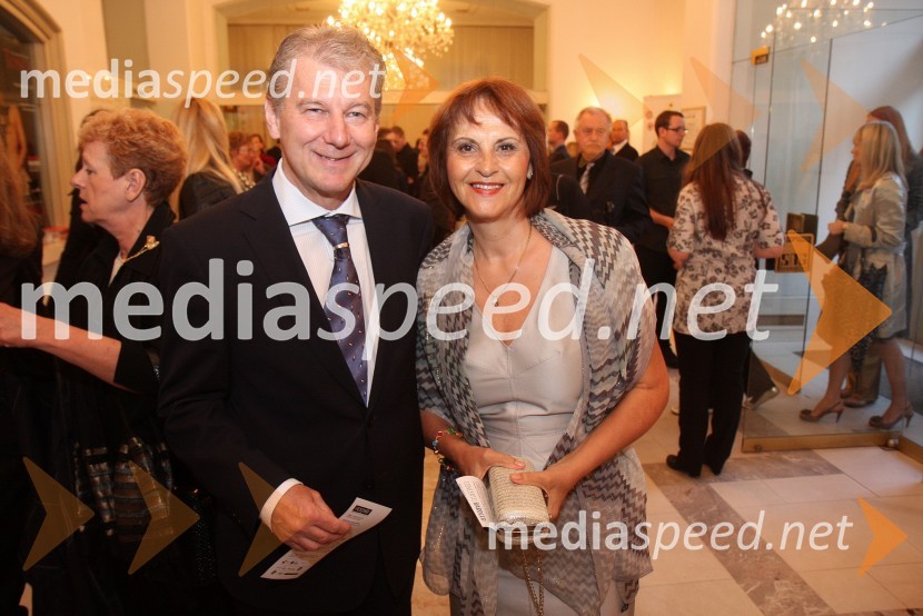 Dr. Davorin Kračun, profesor na Ekonomsko-poslovni fakulteti Univerze v Mariboru ter nekdanji veleposlanik Slovenije v ZDA in soproga Andreja Kračun, predsednica združenja Koraki za korakceTosca, premiera opere v SNG Maribor