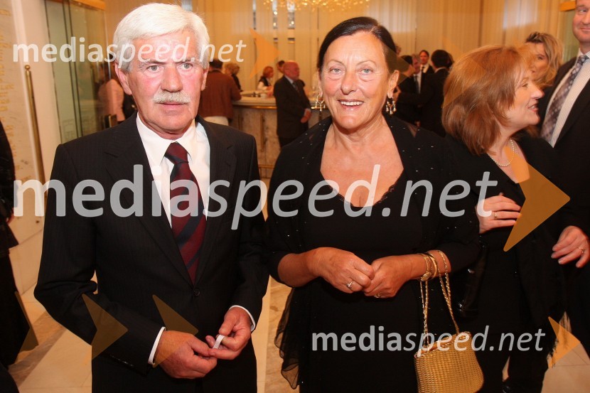 Prof. Dunja Bezjak, članica ženskega društva S.I.L.A. in njen soprog Branko BezjakTosca, premiera opere v SNG Maribor