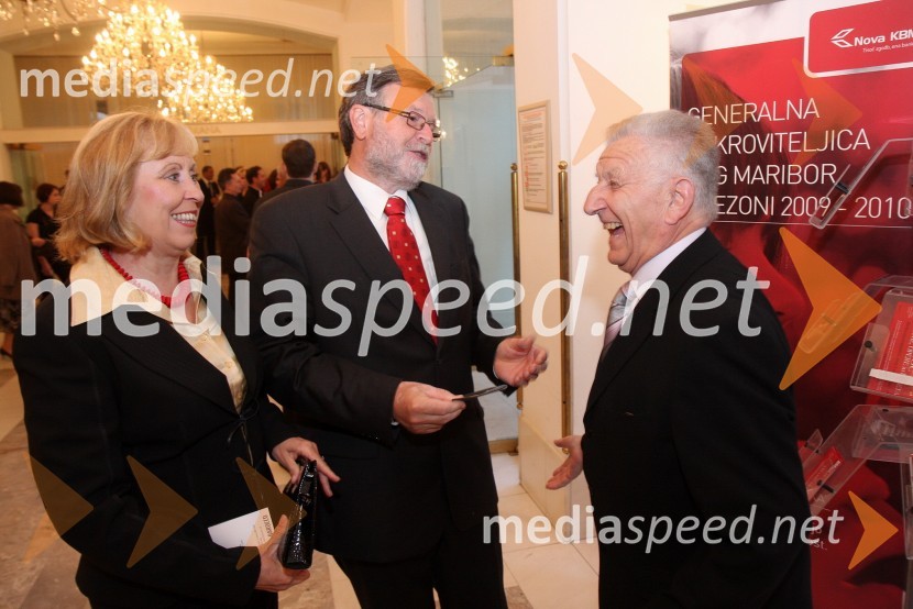 Prof. dr. Ivan Rozman, rektor Univerze v Mariboru in njegova soproga Jannja Črčinovič Rozman ter Marjan Bačko, igralecTosca, premiera opere v SNG Maribor