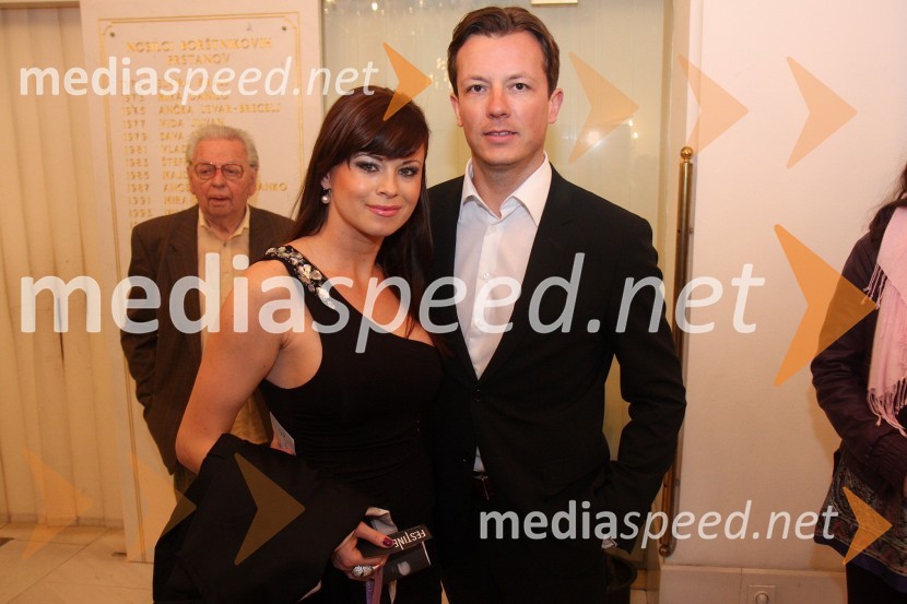 Evgen Likl, izvršilni direktor sektorja marketing na Zavarovalnici Maribor d.d. in Nataša Leimsner, manekenkaTosca, premiera opere v SNG Maribor