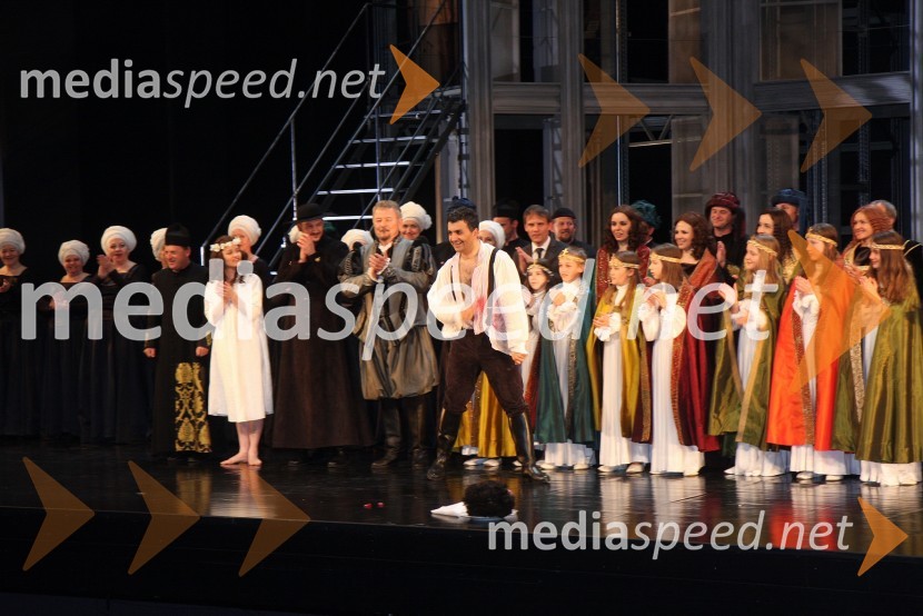 Premiera opere Tosca, poklonTosca, premiera opere v SNG Maribor