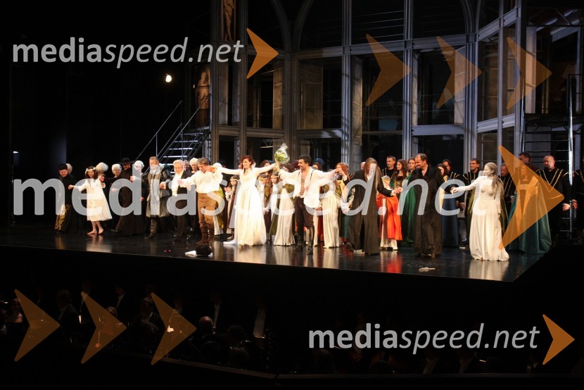 Premiera opere Tosca, poklonTosca, premiera opere v SNG Maribor