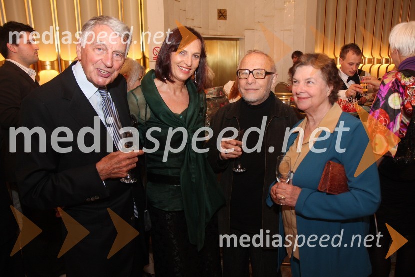 Demeter Bitenc, igralec in spremljevalka Majda Pintar ter Iko Otrin, koreograf in nekdanji baletnik in njegova žena Breda Pugelj Otrin, igralkaTosca, premiera opere v SNG Maribor