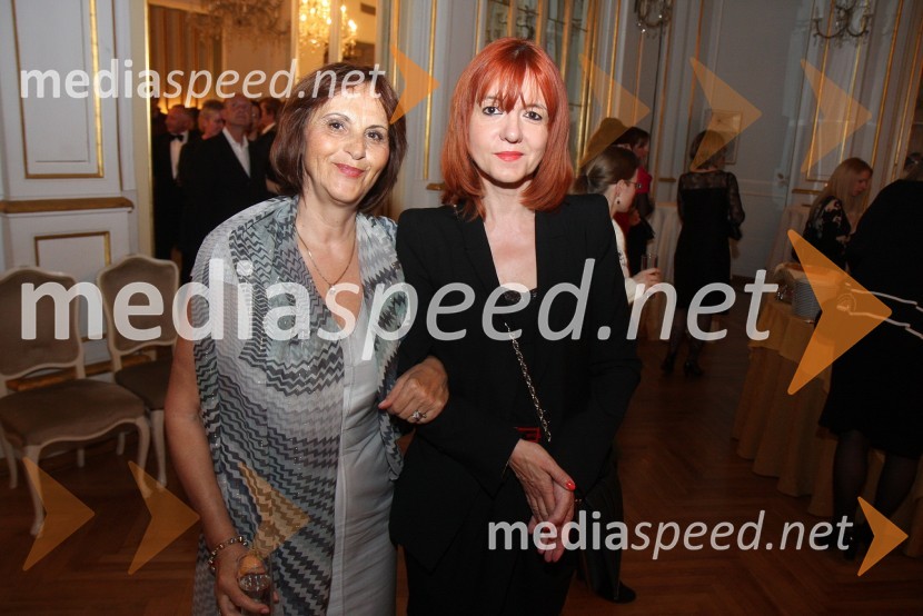 Andreja Kračun, predsednica združenja Koraki za korakce in Miša Vugrinec, urednica Večerove priloge BonbonTosca, premiera opere v SNG Maribor