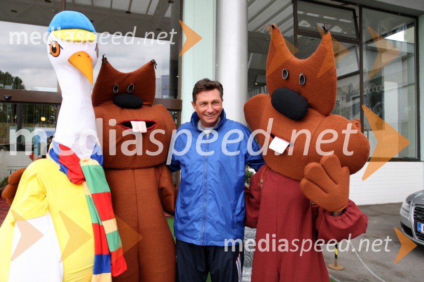 Borut Pahor, predsednik vlade Republike Slovenije in maskote30. maraton Treh src