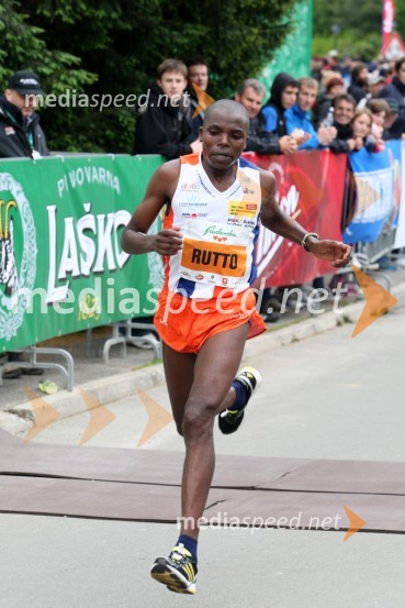Edwin Cheruiyot Rutto, drugouvrščeni v kategoriji maraton30. maraton Treh src