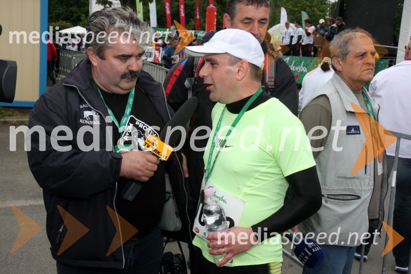 Oste Bakal, novinar in Marjan Hribar, direktor Direktorata za turizem pri Ministrstvu za gospodarstvo30. maraton Treh src