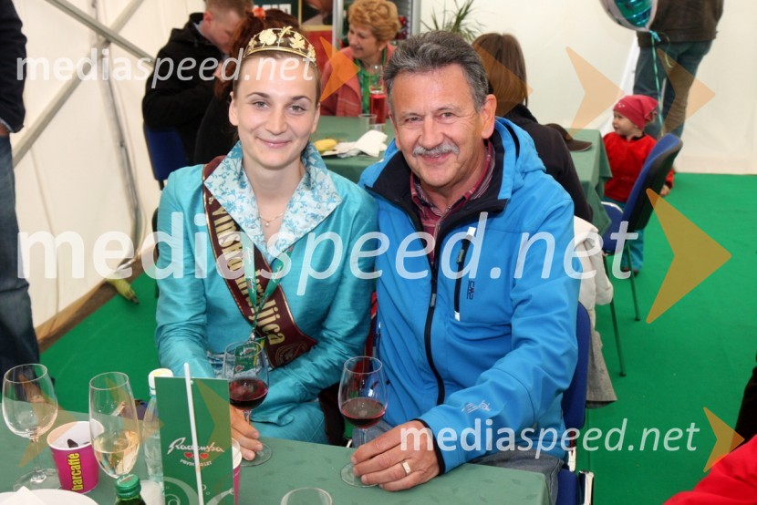 Andreja Plohl, vinska kraljica Društva vinogradnikov Radgonsko – Kapelskih goric in Anton Kampuš, župan občine Gornja Radgona ter poslanec30. maraton Treh src