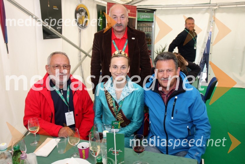Mihael Petek, župan občine Radenci, Andreja Plohl, vinska kraljica Društva vinogradnikov Radgonsko – Kapelskih goric, Anton Slana, župan občine Sveti Jurij ob Ščavnici in Anton Kampuš, župan občine Gornja Radgona ter poslanec30. maraton Treh src
