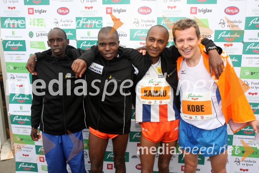 Joshua Kipruto Kurui, zmagovalec v kategoriji maraton, Edwin Cheruiyot Rutto, drugouvrščeni v kategoriji maraton, James Mwathi Kamau, tretjeuvrščeni v kategoriji maraton in Primož Kobe, četrtouvrščeni v kategoriji maraton30. maraton Treh src