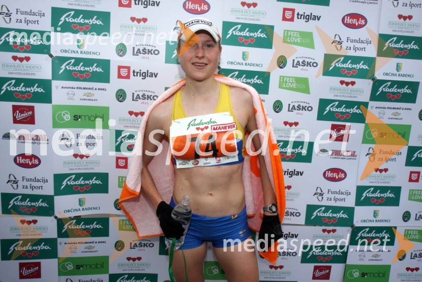 Daneja Grandovec, zmagovalka v kategoriji maratonke30. maraton Treh src