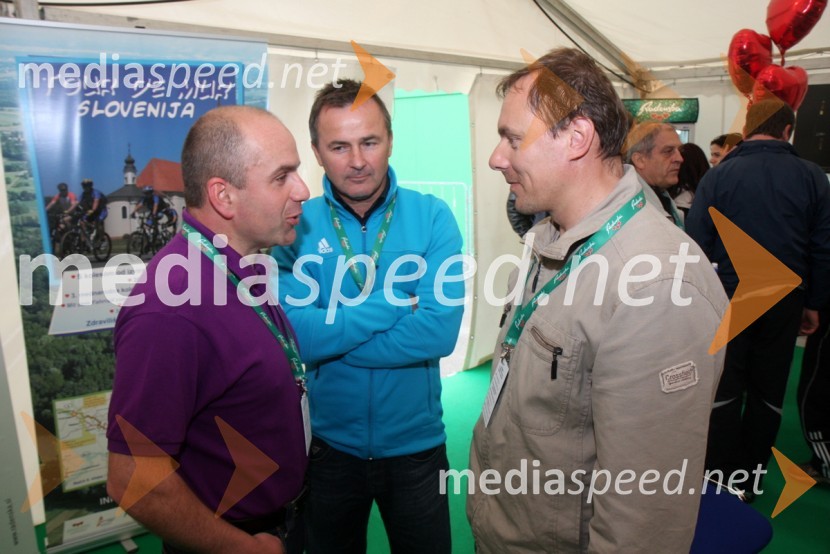Marjan Hribar, direktor Direktorata za turizem pri Ministrstvu za gospodarstvo, Primož Ulaga, poslovni direktor nordijskih disciplin in Ivan Hudač, trener Petre Majdič30. maraton Treh src