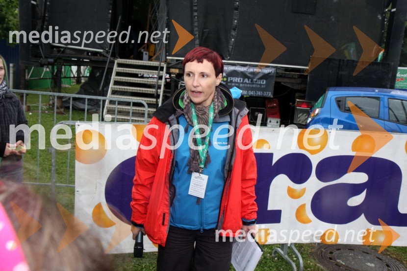 Lucija Čirović, igralka in povezovalka dogodka30. maraton Treh src