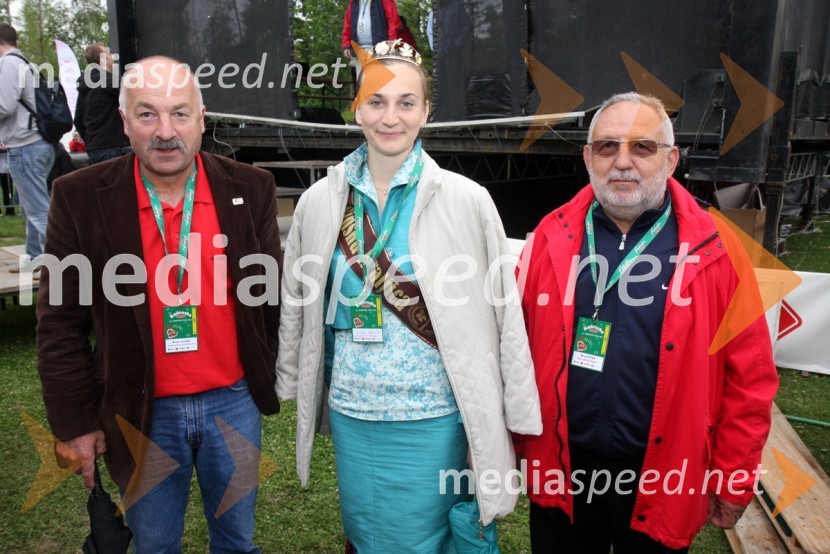 Anton Slana, župan občine Sveti Jurij ob Ščavnici, Andreja Plohl, vinska kraljica Društva vinogradnikov Radgonsko – Kapelskih goric in Mihael Petek, župan občine Radenci30. maraton Treh src