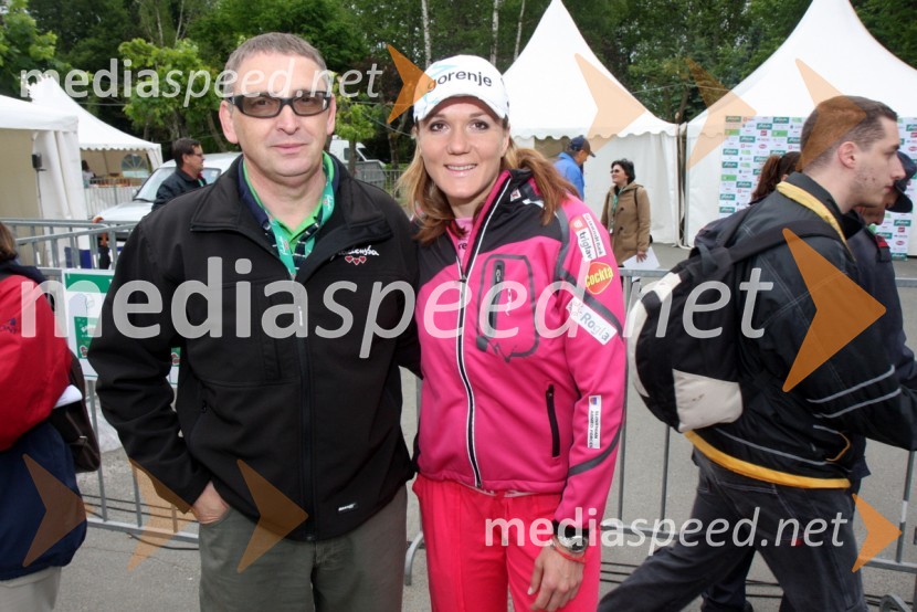 Milan Hojnik, direktor marketinga Radenske in Petra Majdič, tekačica na smučeh30. maraton Treh src