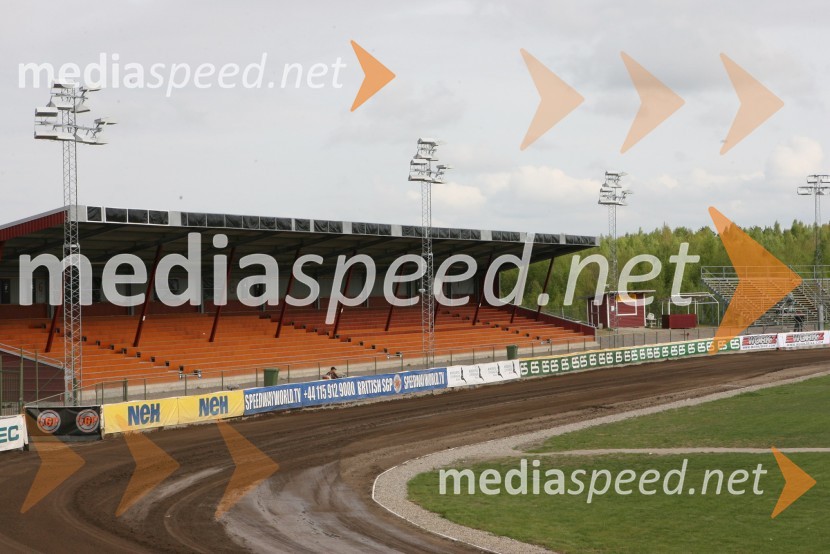 335 metrov dolg stadion kluba Smederna v Švedski Eskilstuni 
SPEEDWAY GRAND PRIX, VN Švedske 2006, trening
