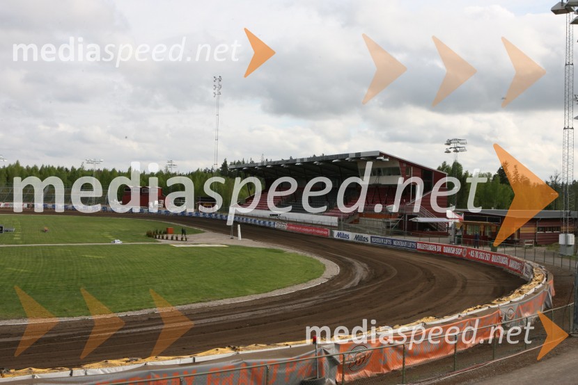 335 metrov dolg stadion kluba Smederna v Švedski Eskilstuni 
SPEEDWAY GRAND PRIX, VN Švedske 2006, trening