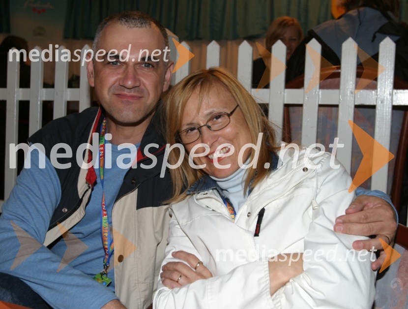 Cvetka Žirovnik, direktorica mariborskega regionalnega centra RTV Maribor z možem JanijemXII. Festival Lent 2004