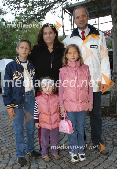 Boris Sovič, mariborski župan v letih 1998-2006 z družinoXII. Festival Lent 2004