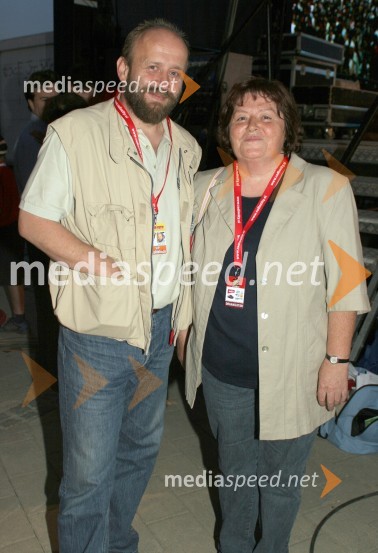 Božidar Raušl, sekretar Zveze prijateljev mladine in nekdanja urednica Večera, sedaj pa generalna sekretarka ZPM Majda Struc (200 sit od vsakega kompleta vstopnic je radio City podaril ZPM za letovanje otrok)
Radio City 10. rojstni dan, koncert