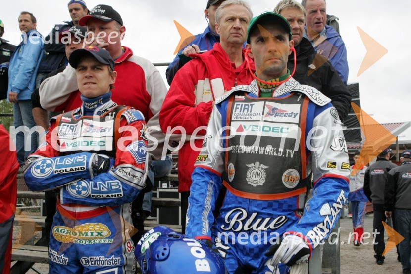 Jaroslaw Hampel in Tomasz Gollob (oba Poljska) pri spremljanju treningaSPEEDWAY GRAND PRIX, VN Švedske 2006, trening