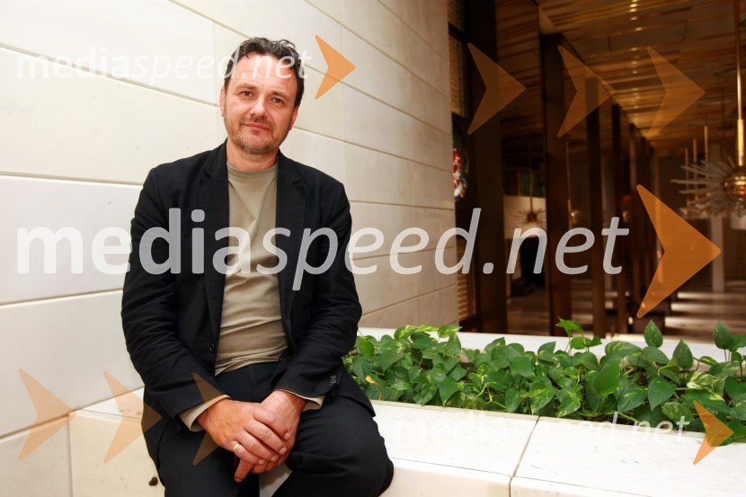 Dr. Dragan Potočnik, predavatelj na Filozofski fakulteti in predsednik popotniškega društva VagantDr. Dragan Potočnik, predavatelj na Filozofski fakulteti in predsednik popotniškega društva Vagant