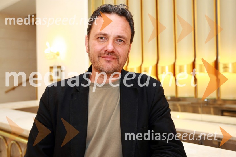 Dr. Dragan Potočnik, predavatelj na Filozofski fakulteti in predsednik popotniškega društva VagantDr. Dragan Potočnik, predavatelj na Filozofski fakulteti in predsednik popotniškega društva Vagant