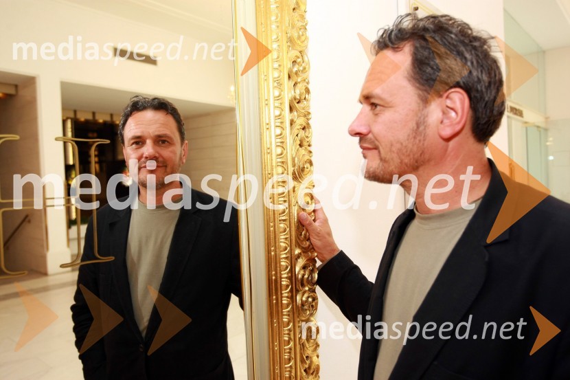 Dr. Dragan Potočnik, predavatelj na Filozofski fakulteti in predsednik popotniškega društva VagantDr. Dragan Potočnik, predavatelj na Filozofski fakulteti in predsednik popotniškega društva Vagant