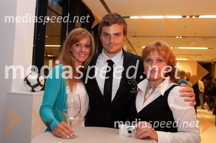 Nejc Pečnik, nogometaš s punco in mamoPredstavitev slovenske nogometne reprezentance