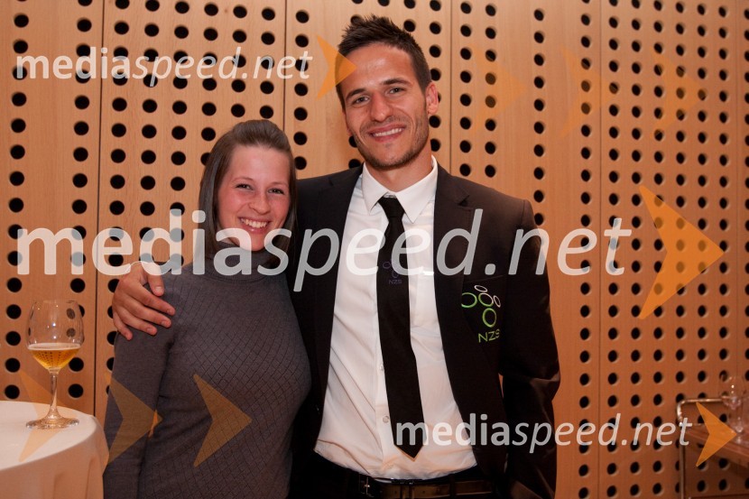 Zlatan Ljubijankič, nogometaš s spremljevalkoPredstavitev slovenske nogometne reprezentance