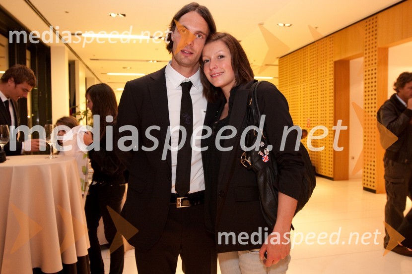 Marko Šuler, nogometaš s spremljevalkoPredstavitev slovenske nogometne reprezentance