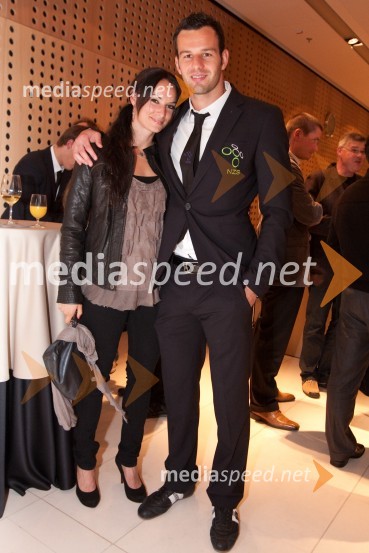 Samir Handanovič, nogometaš s spremljevalkoPredstavitev slovenske nogometne reprezentance