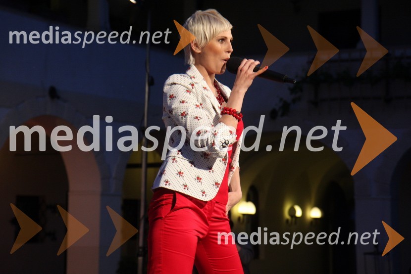 Monika Pučelj, pevkaMiss Koroške 2010 je postala Sandra Skutnik