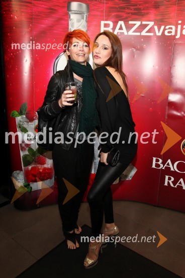 Nataša Zajc, vizažistka ter playboyevo dekle in Anamarija Avbelj, Miss Universe Slovenije 2008Top beach party s Playboyevimi zajčicami