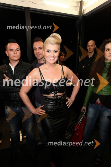 Niki, pevkaTop beach party s Playboyevimi zajčicami