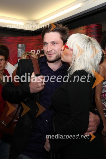 Bojan Zupančič in Daša Gradišek, skupina GlamTop beach party s Playboyevimi zajčicami