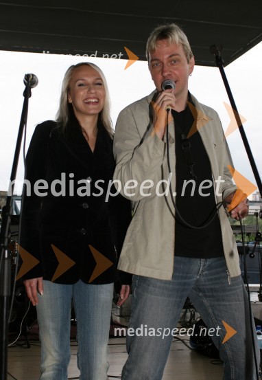 Jasmina Cafnik in Aleš Turnšek Turi, skupina Avia bandMaturantska parada 2006, Maribor